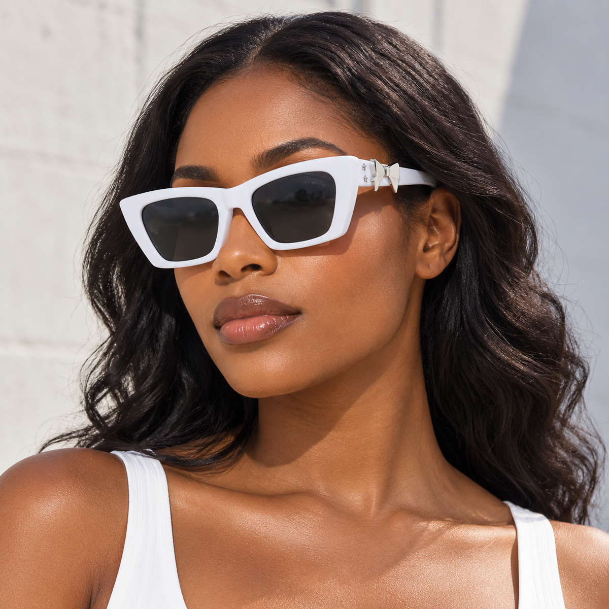 Adult model wearing Nashi Pear WS951 Cat-Eye Sunglasses