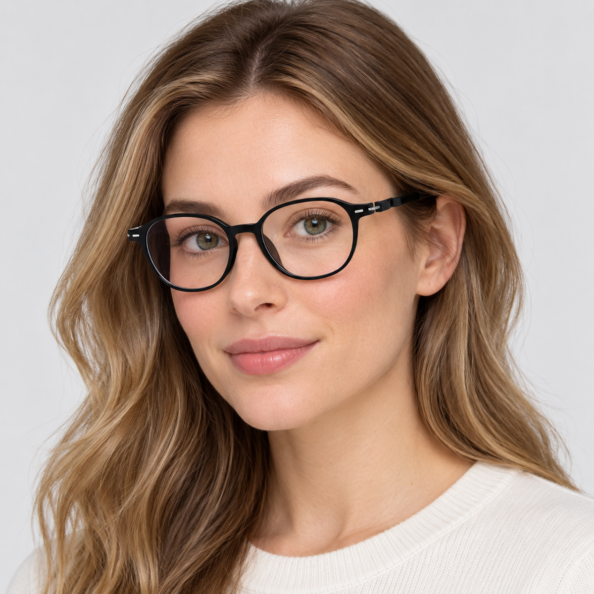Adult model wearing Nashi Pear 8888 Black Round Glasses