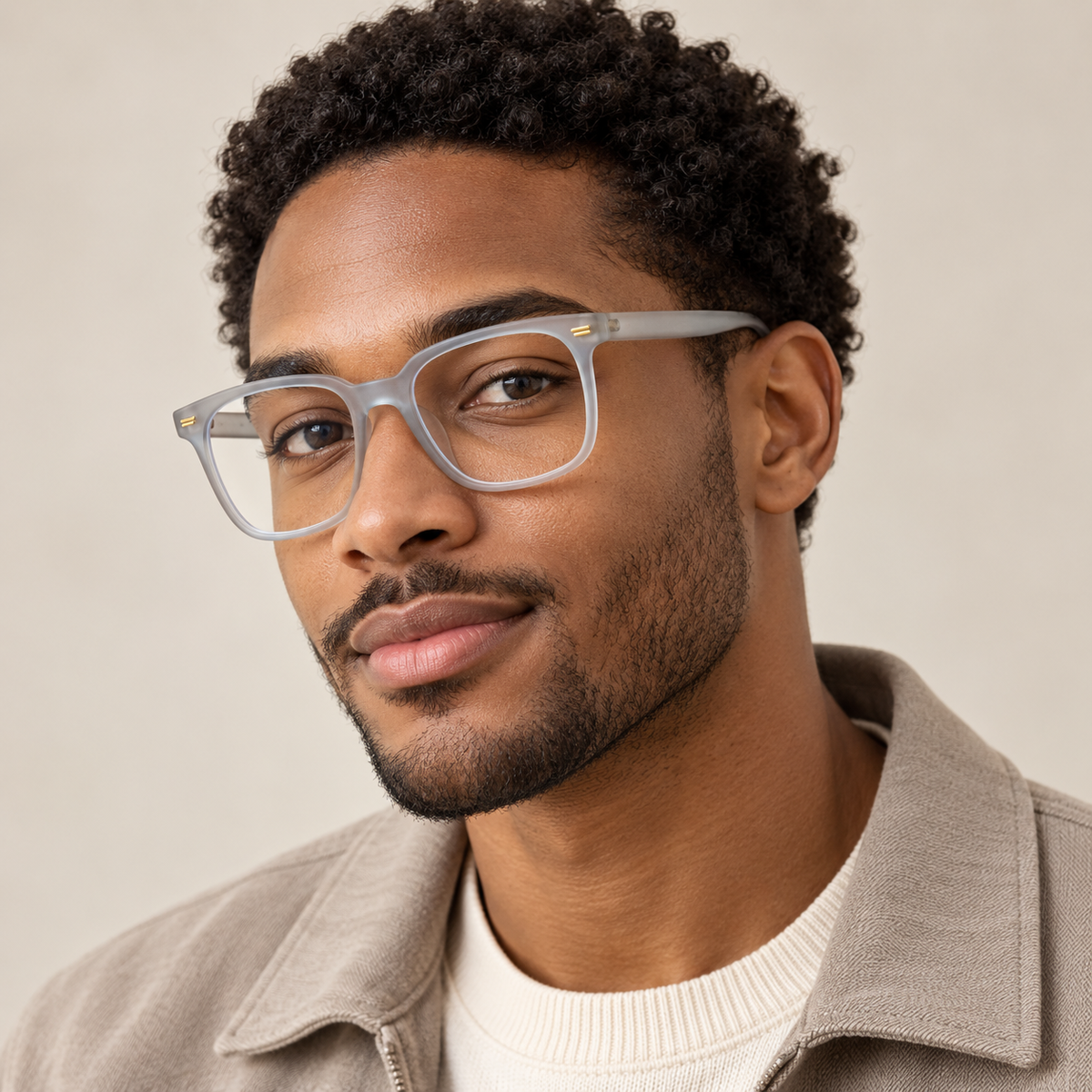 Adult model wearing Nashi Pear 12009 Gray Square Glasses