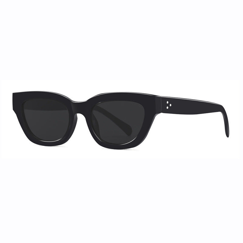 Nashi Pear 953 Cat-Eye Sunglasses: Black Frame / Gray Lenses