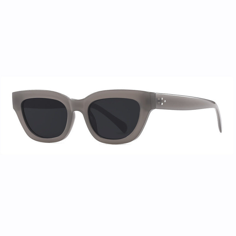 Nashi Pear 953 Cat-Eye Sunglasses: Solid Gray Frame / Gray Lenses