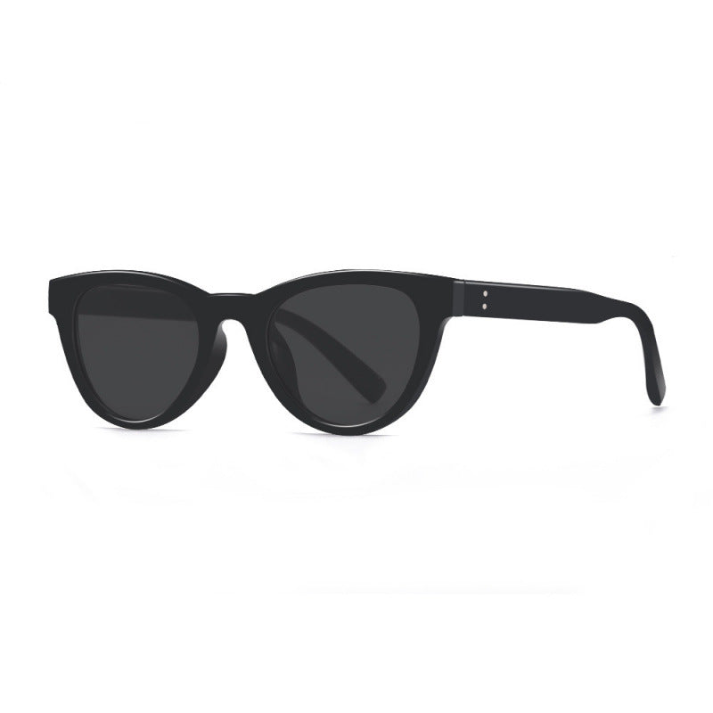 Nashi Pear 986 Oval Sunglasses: Black Frame / Gray Lenses