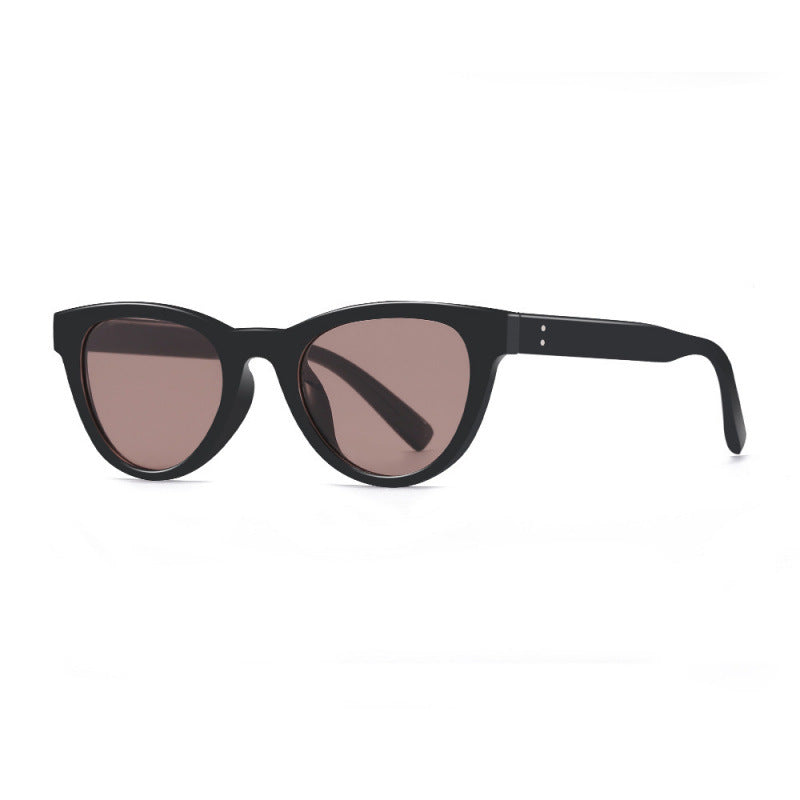 Nashi Pear 986 Oval Sunglasses: Black Frame / Brown Lenses