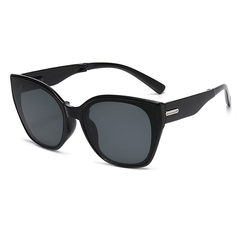 Nashi Pear 9679 Cat-Eye Sunglasses: Black Frame / Gray Lenses