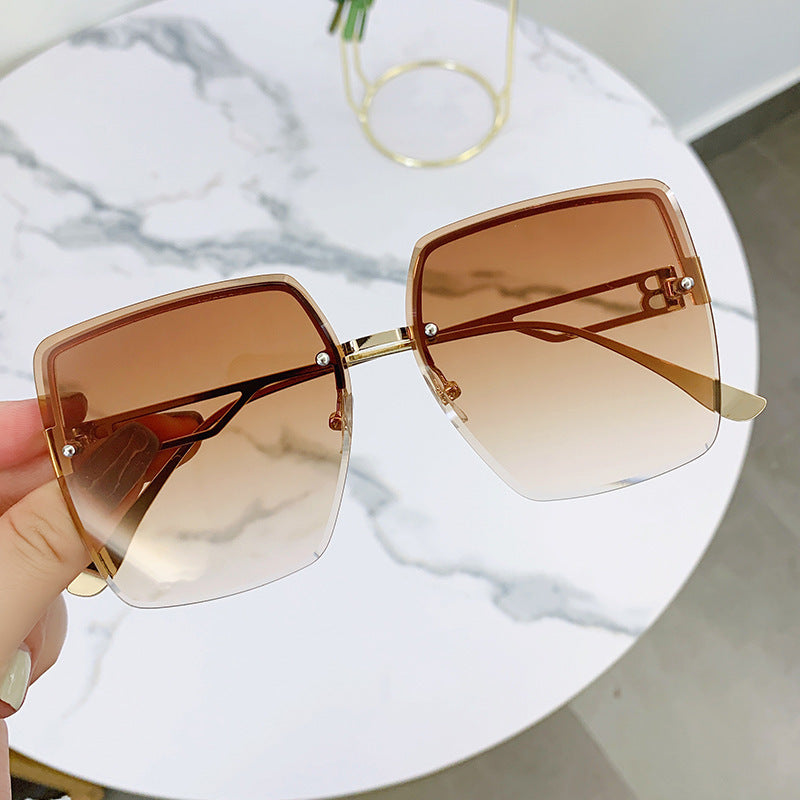 Nashi Pear 8815 Square Sunglasses: Gold Frame / Brown Gradient Lenses