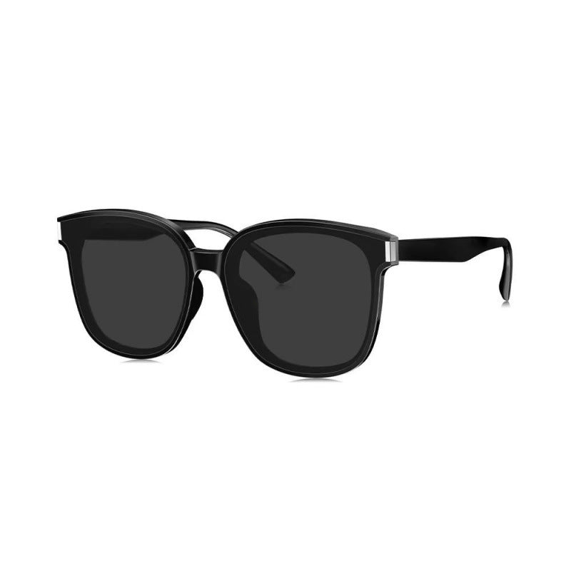 Nashi Pear 8370 Square Sunglasses: Black Frame / Gray Lenses