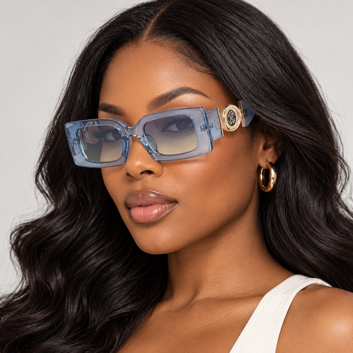 Adult model wearing Nashi Pear 3033 square sunglasses
