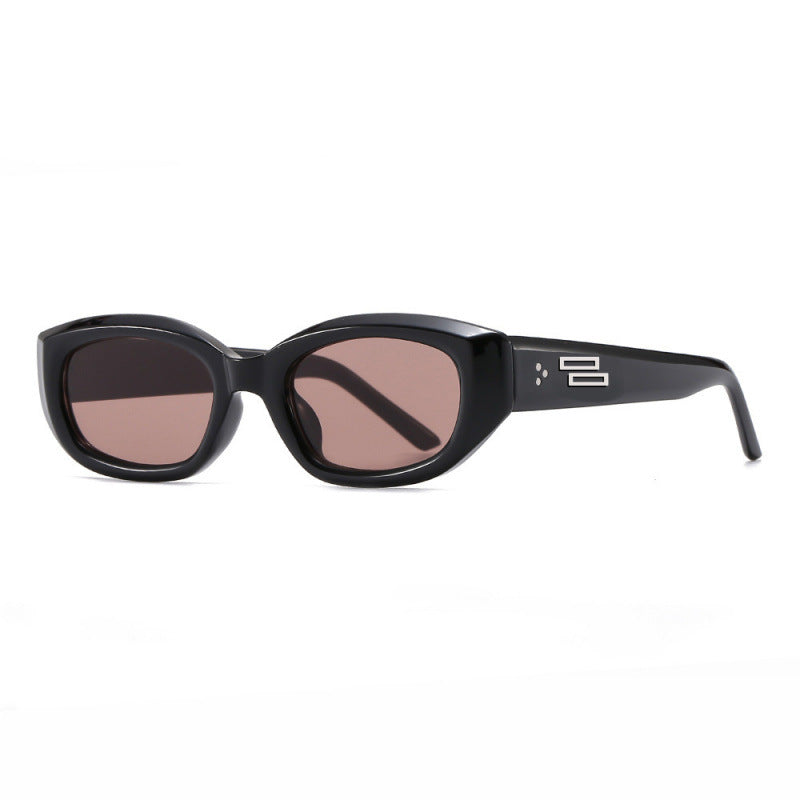 Nashi Pear 988 Oval Sunglasses: Black Frame / Brown Lenses