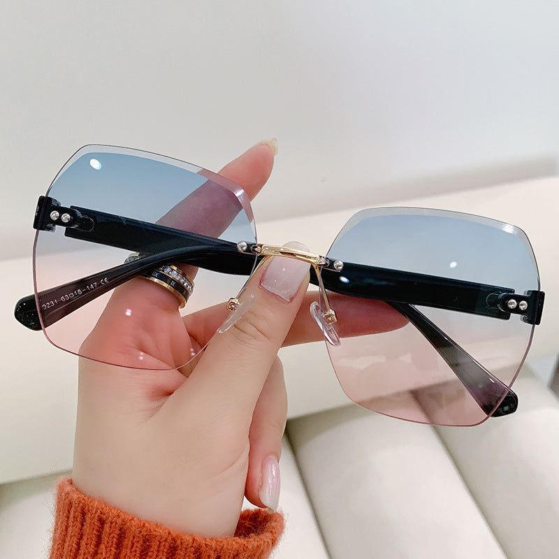 Nashi Pear 9231 black temples blue pink gradient lenses