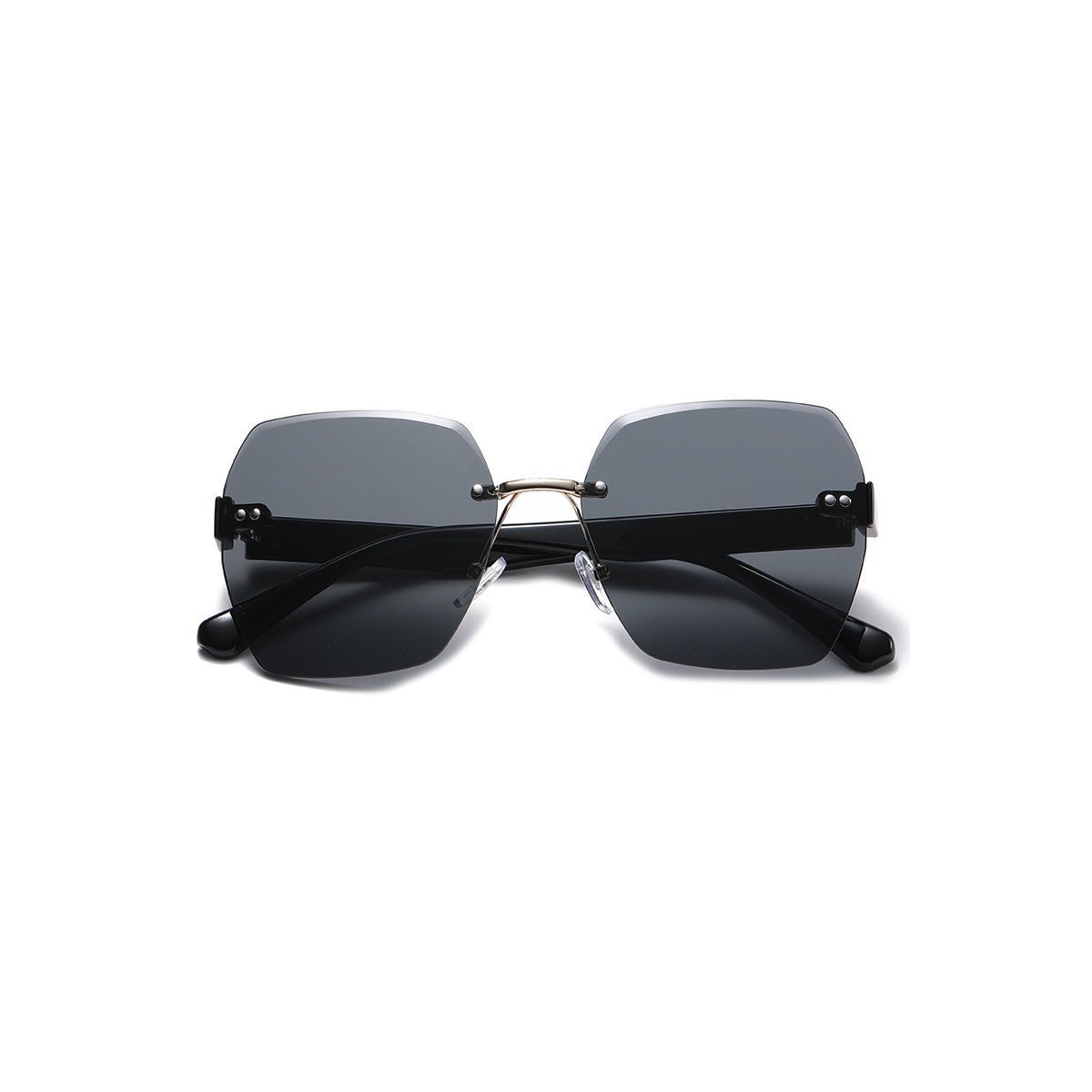 Nashi Pear 9231 square sunglasses, black temples and gray gradient lenses