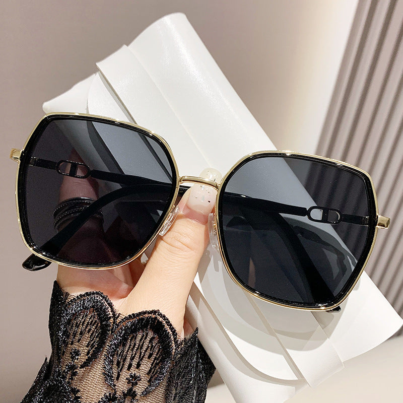 Nashi Pear 7758 black gold square sunglasses