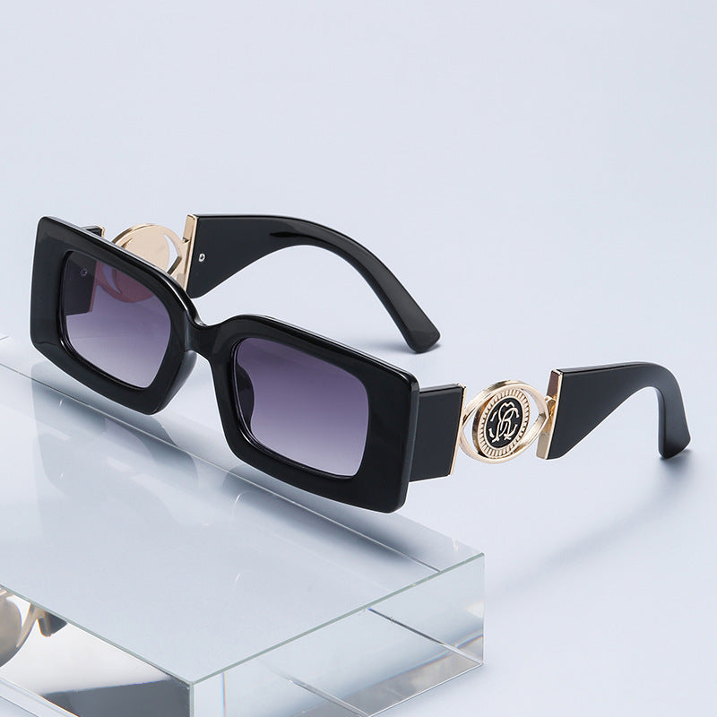 Nashi Pear 3033 square sunglasses, Black frame with gray gradient lenses