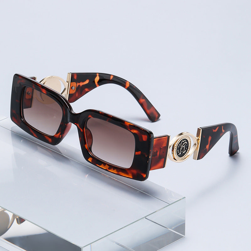 Nashi Pear 3033 square sunglasses, Tortoise frame with brown gradient lenses