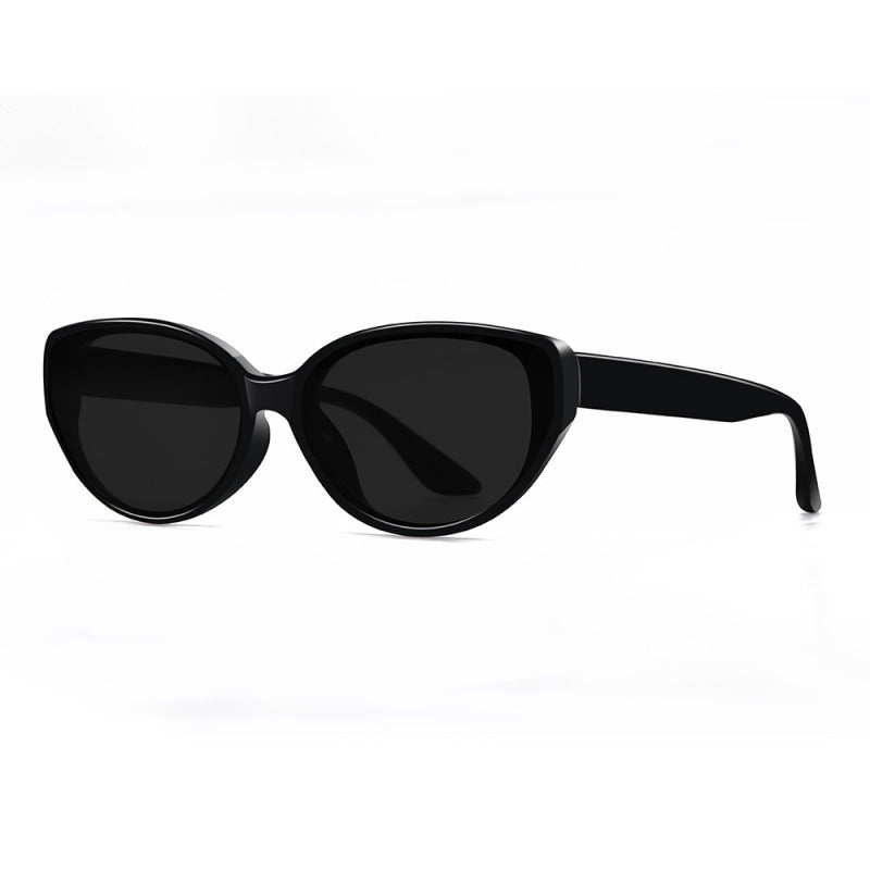 Nashi Pear 695 cat-eye sunglasses: Black frame with gray lenses