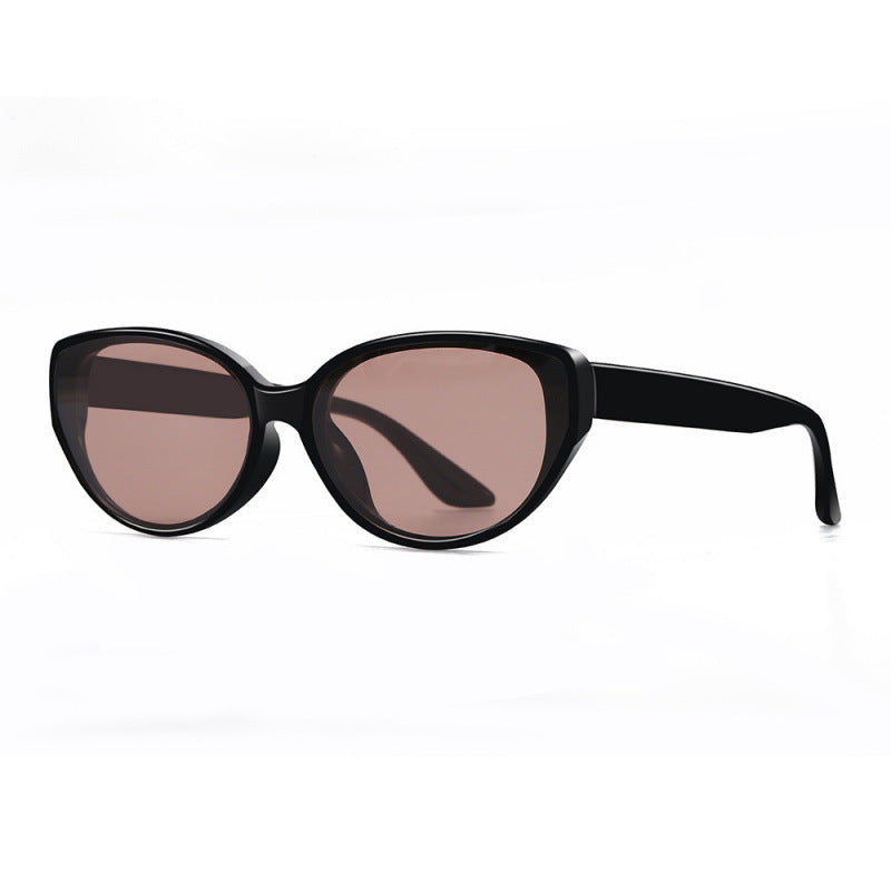 Nashi Pear 695 cat-eye sunglasses: Black frame with brown lenses