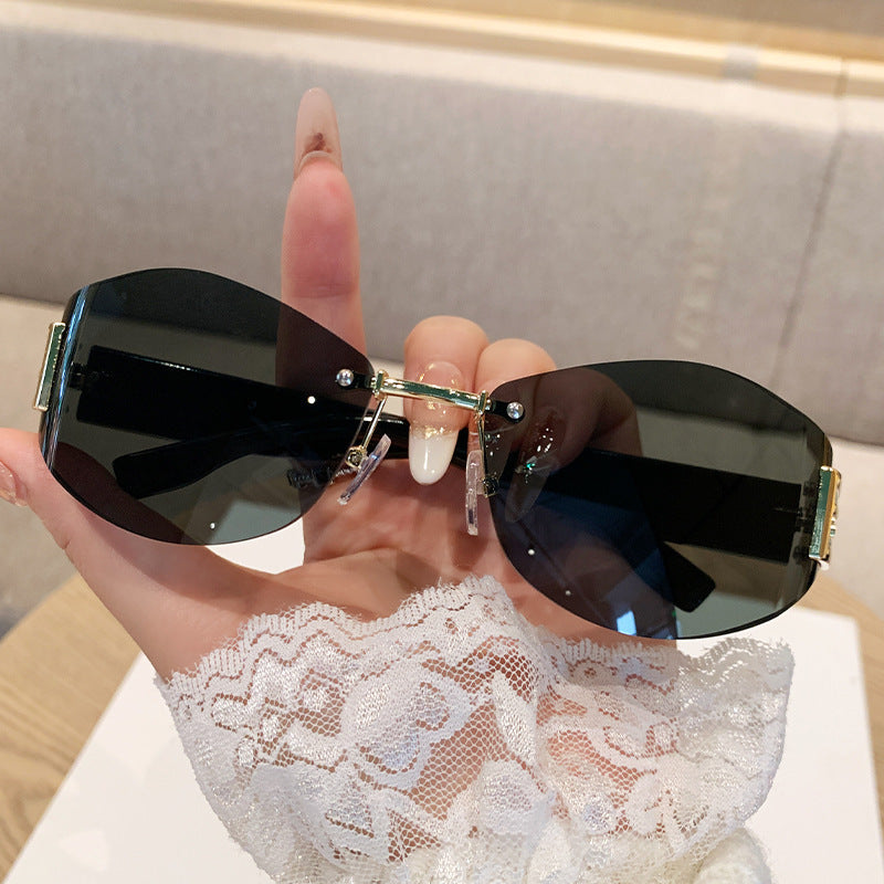 Nashi Pear 90328 geometric sunglasses with green lenses