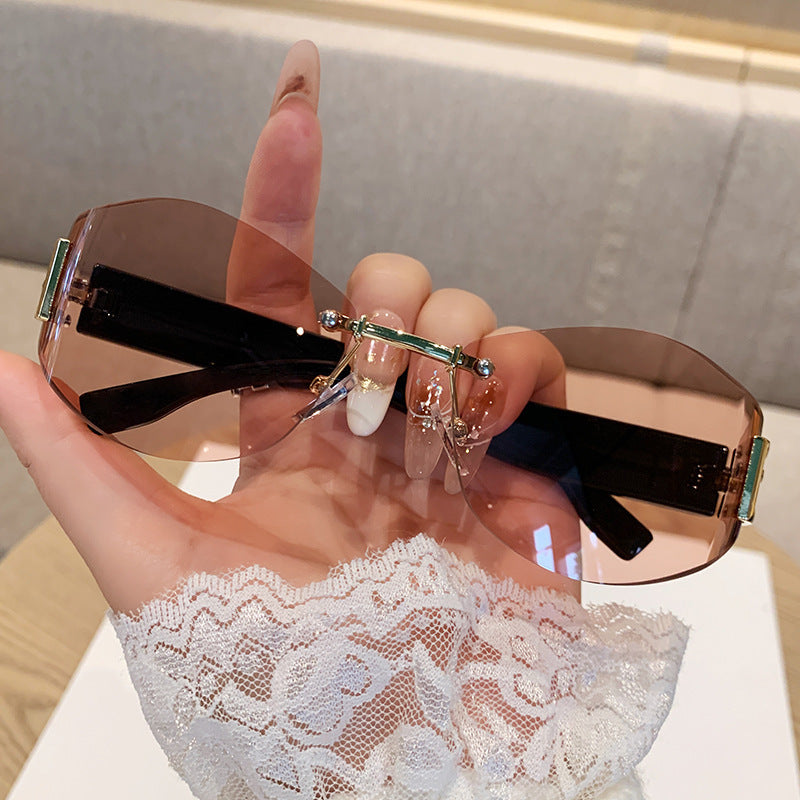 Nashi Pear 90328 geometric sunglasses with transparent orange lenses
