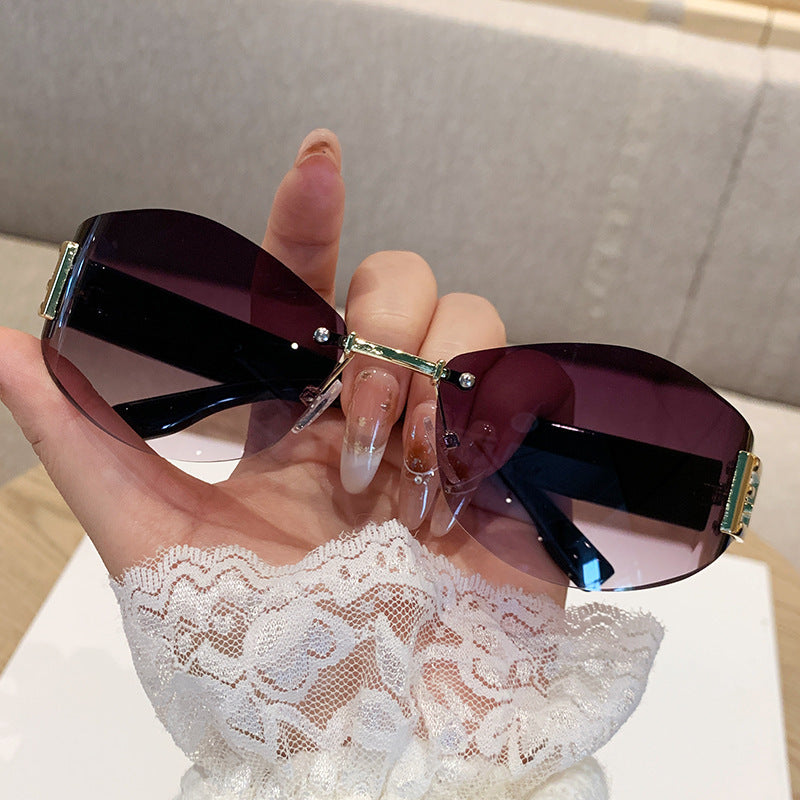 Nashi Pear 90328 geometric sunglasses with purple lenses