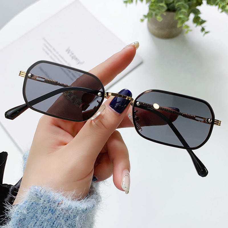 Nashi Pear 9170 square sunglasses, gold frame with black-gray lenses, single pair