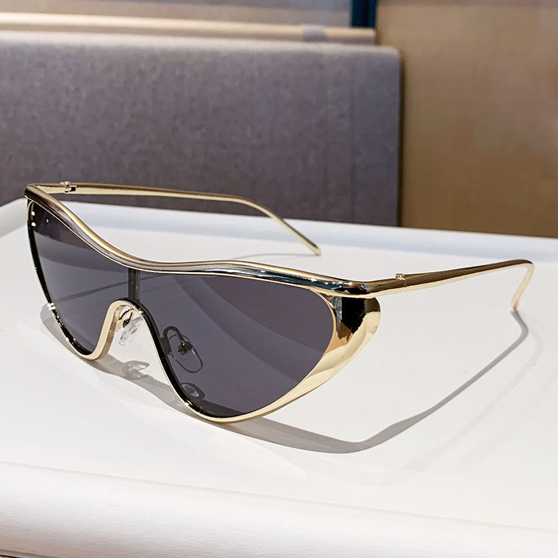 Nashi Pear 98149 shield sunglasses, Gold frame with solid gray lenses