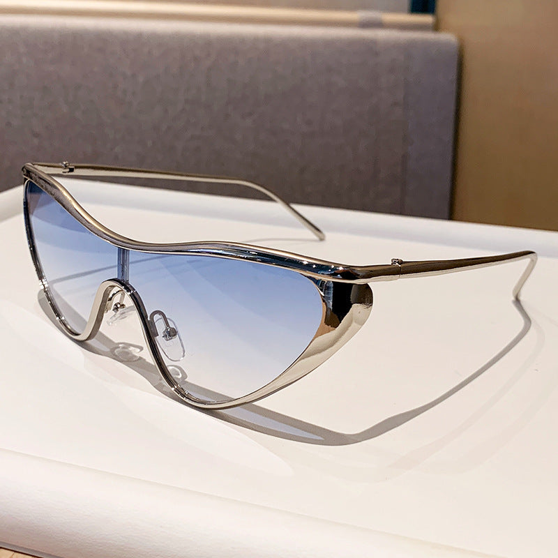 Nashi Pear 98149 shield sunglasses, Silver frame with blue gradient lenses