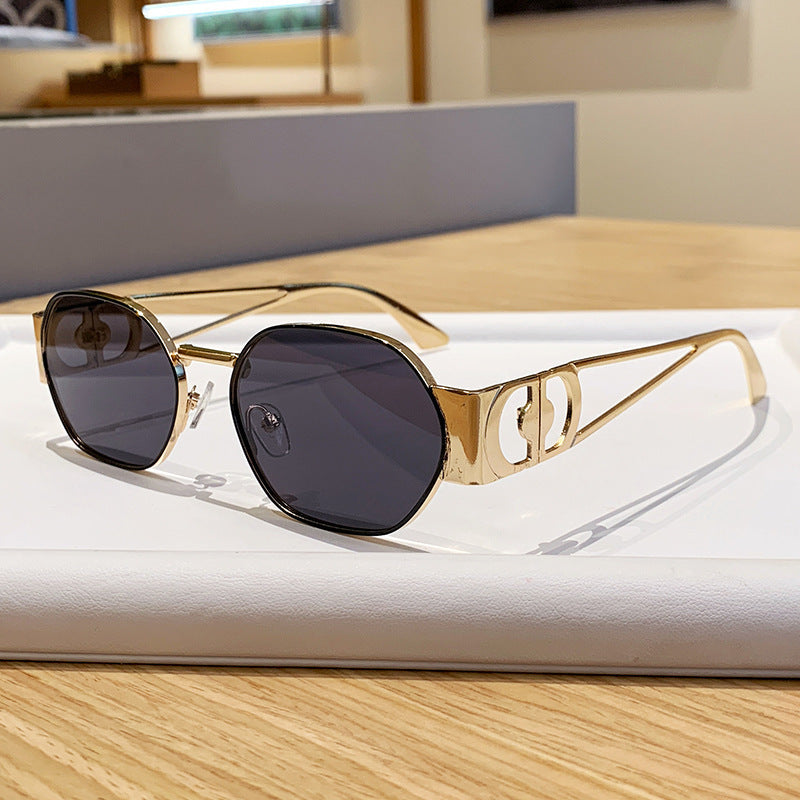 Nashi Pear 98184 oval sunglasses, Black and gold frame with gray gradient lenses